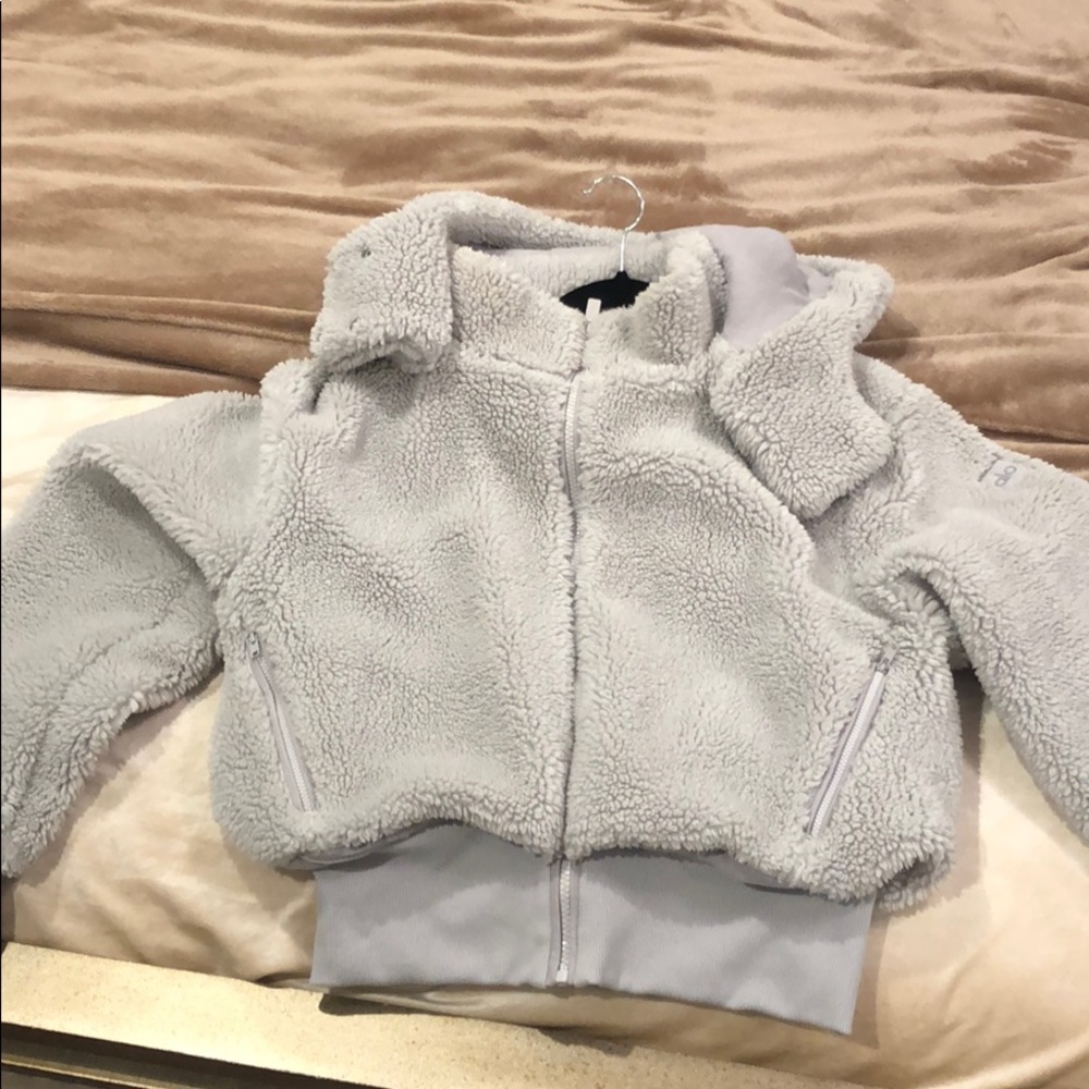 Alo Yoga Foxy Sherpa Jacket - Dove Grey